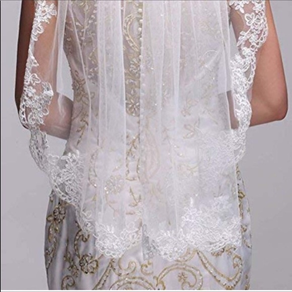 Simple Elegent Lace Appliques Wedding Veil W/Comb main image 3